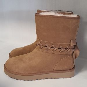 Women's Classic Lace Short UGG Boots Size 9